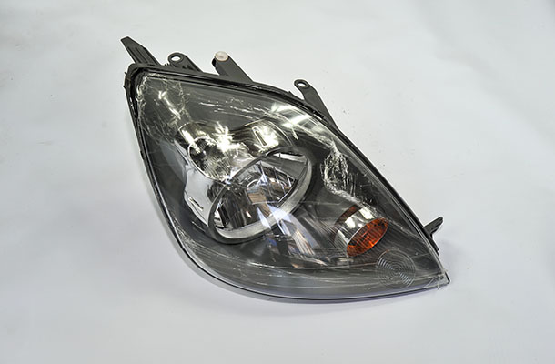 ford cıkma yedek fiesta 2 sağ far